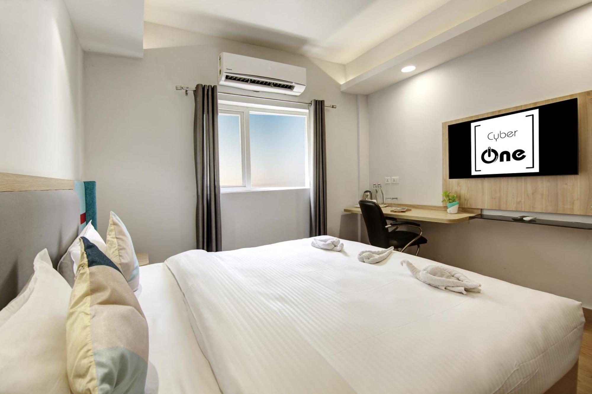 Flxho Cyber One - Hotel And Banquet Cyber City Gurgaon Exterior foto
