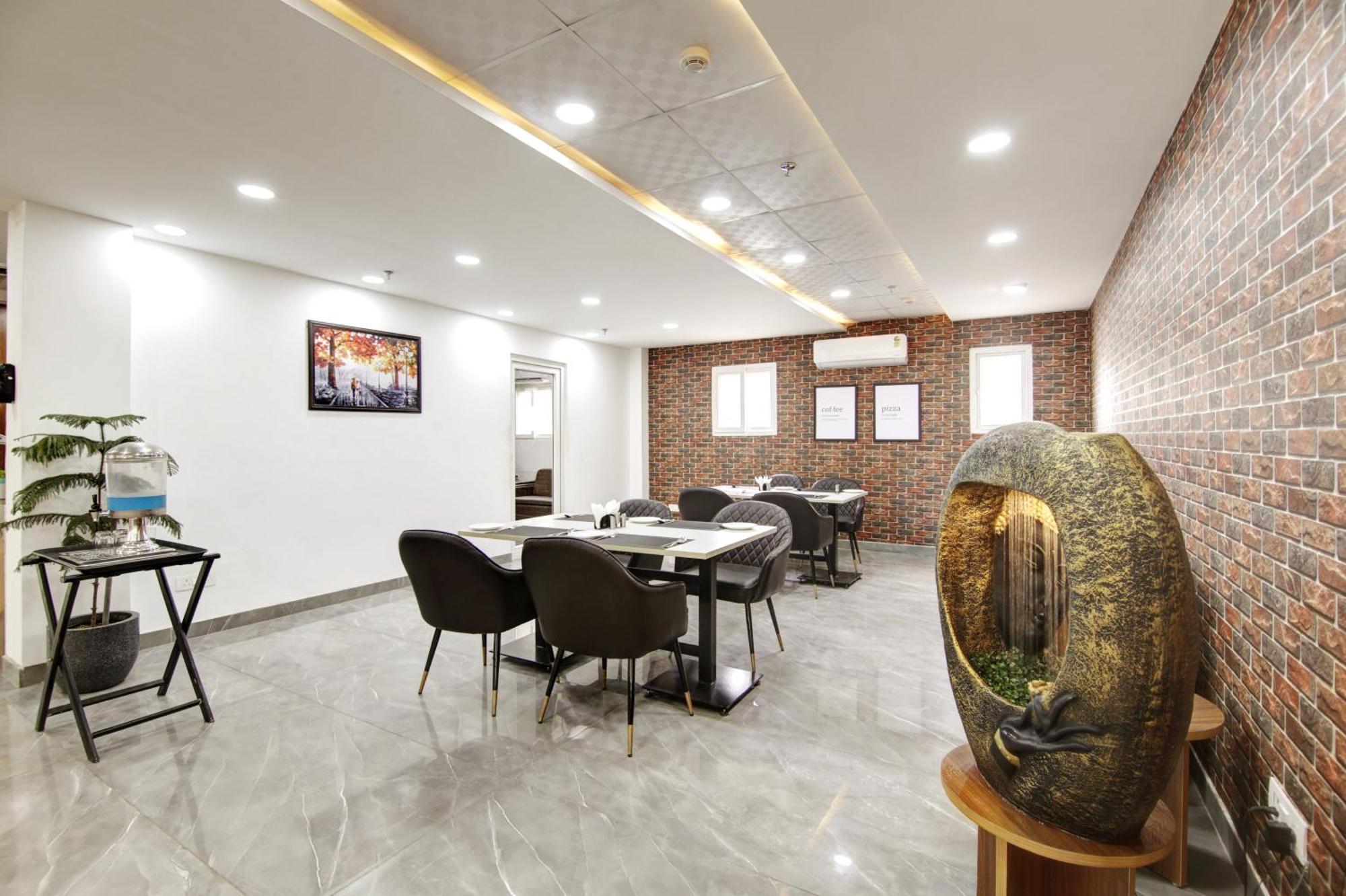 Flxho Cyber One - Hotel And Banquet Cyber City Gurgaon Exterior foto