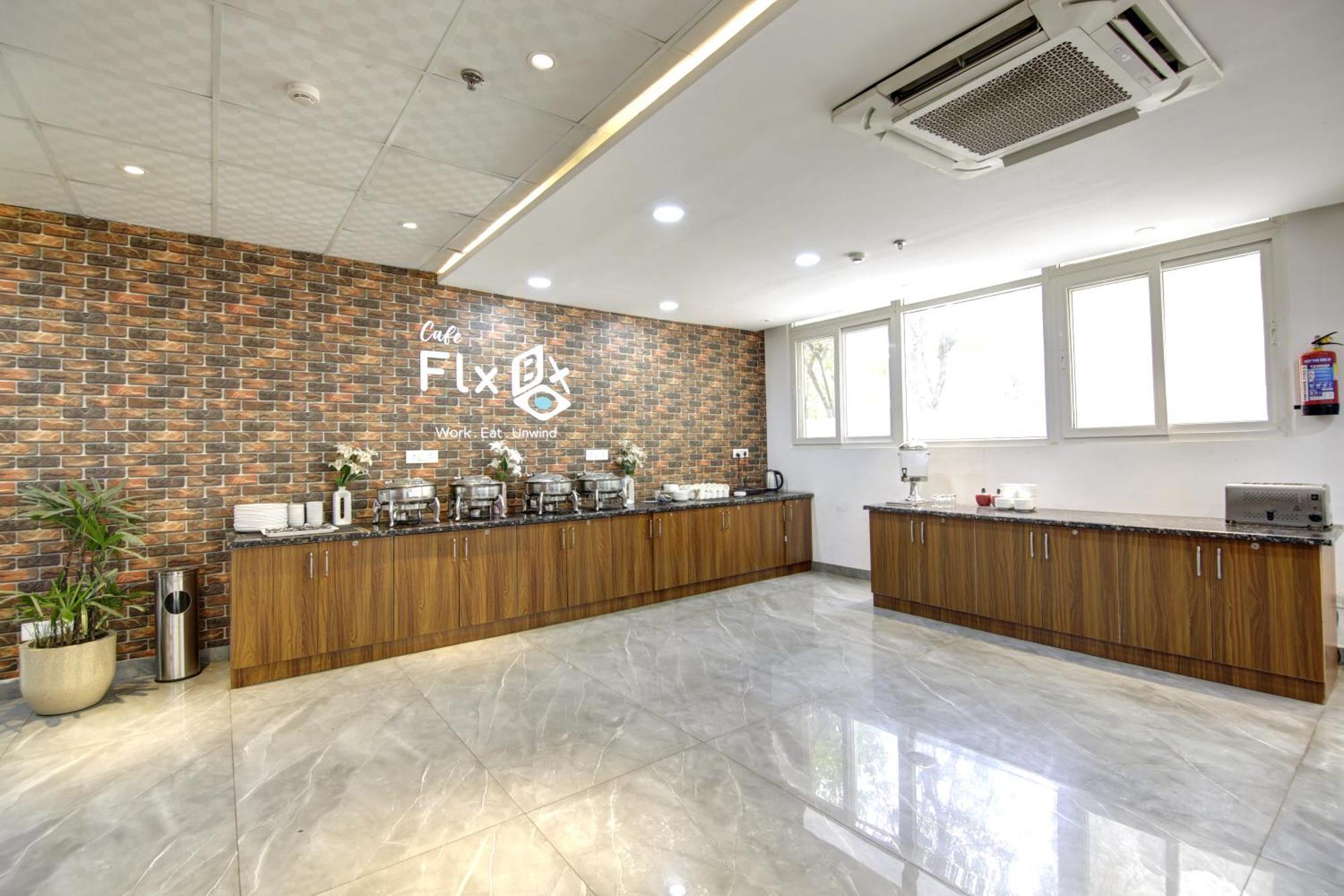 Flxho Cyber One - Hotel And Banquet Cyber City Gurgaon Exterior foto